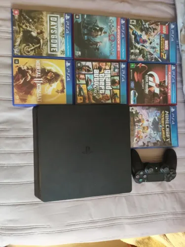 PS4 Slim 1TB com Caixa Original + God of War, GTA V, MK11 + 4 jogos e controle incluso