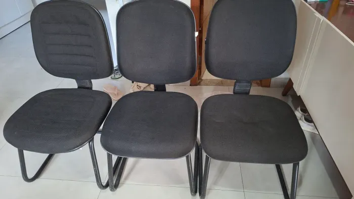 Vendo três cadeiras de escritório