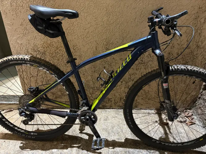 SPECIALIZED ROCKHOPPER