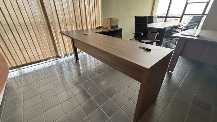 Mesa em L de escritório