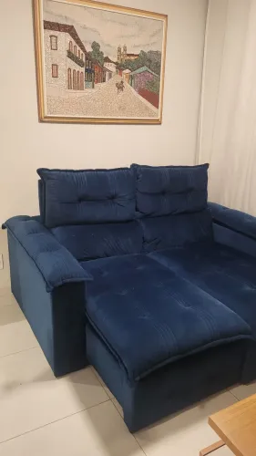 Sofá retrátil e reclinável, estilo contemporânea e moderno.