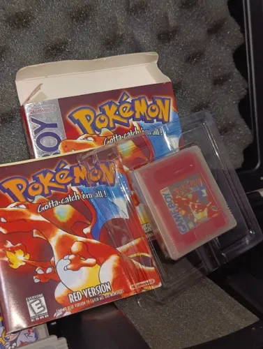 Jogo para Game Boy e Game Boy Color Pokemon Red Na Caixa com Manuais (ACHO QUE É REPRO)