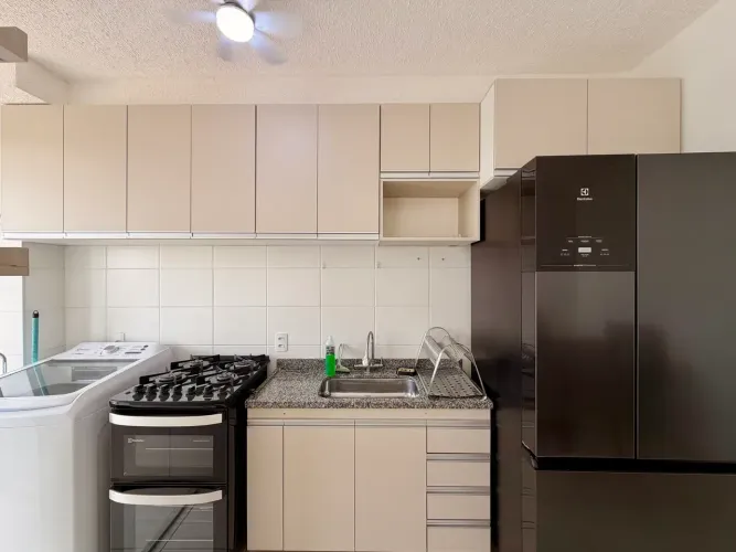 ALUGO APARTAMENTO SEMI MOBILIADO - PONTA NEGRA COM VARANDA E AR CONDICIONADO
