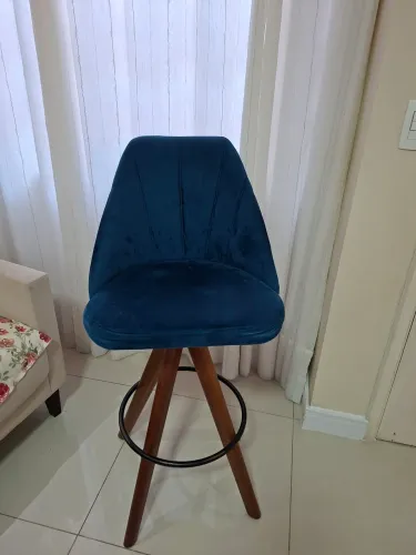 Banqueta alta e giratória