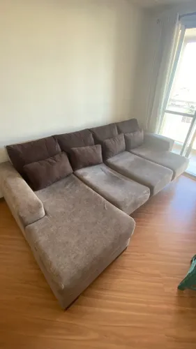 Sofá de 4 Lugares (1 lugar maior e 3 lugares retráteis) + 4 Almofadas