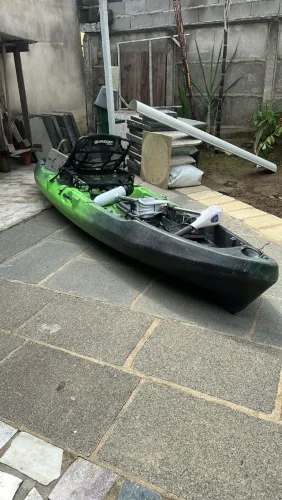 Caiaque Combate Fiching com Motor Elétrico Phantom 44 lbs Marinizado mais Bateria de 105 a