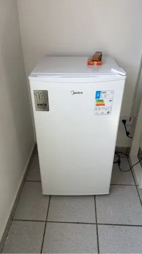 Frigobar Midea