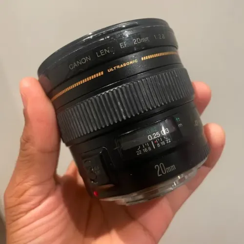 Lente Canon 20mm f/2.8 - com detalhes