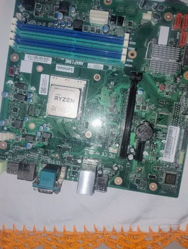 Placa mãe Lenovo + processador Ryzen 5 pro 4650G