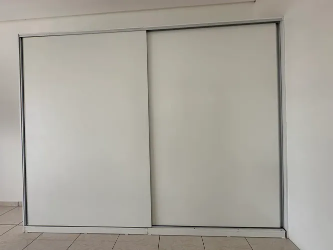 Armário branco 2,90 comprimento x 2,25 altura de MDF