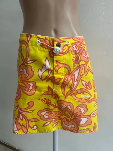 Saia em nylon estilo surfwear floral - TAM. 44
