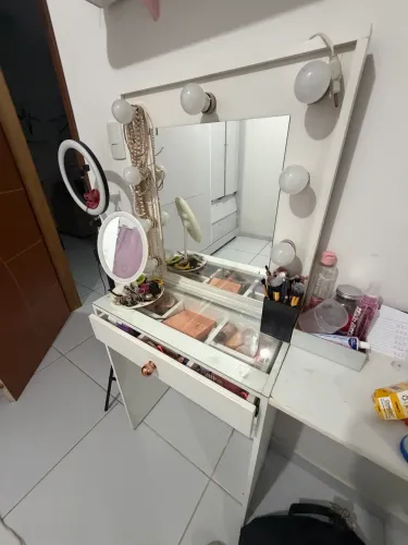 Penteadeira Camarim com Espelho e LED - R$ 450