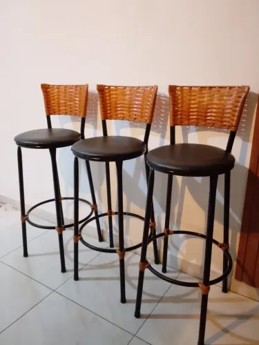 BANQUETAS / CADEIRAS ALTAS
