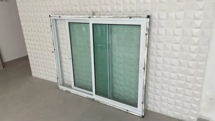 Janela de Alumínio Branco de Correr com Vidro 140 x 107,5 cm