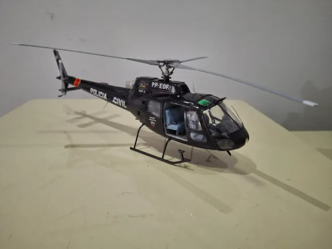 Miniatura plastimodelismo helicóptero Esquilo polícia civil, escala 1:48.