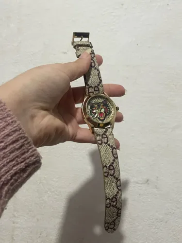 Relógio tipo Gucci G-Timeless