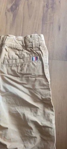 Bermuda Tommy Hilfiger Dourada