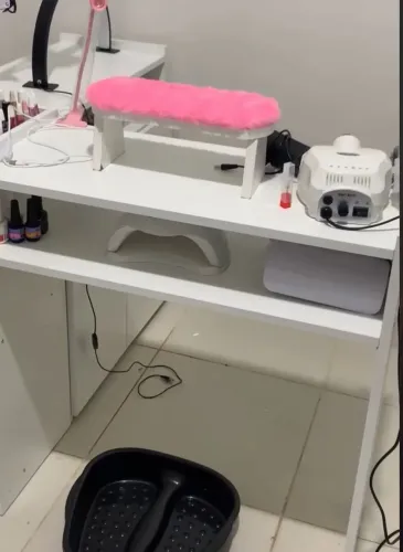 Mesa Profissional para Manicure em L com Armários - Ótimo Estado