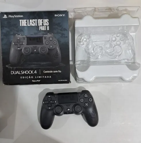 Controle ps4 versão The Last of us part 2 original (USADO)<br>700,00