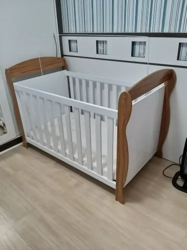 Berço americano semi novo em ótimo estado