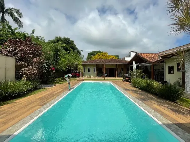 VENDA OU PERMUTA! Casa espaçosa e versátil no Parque Vivamar em Ubatuba