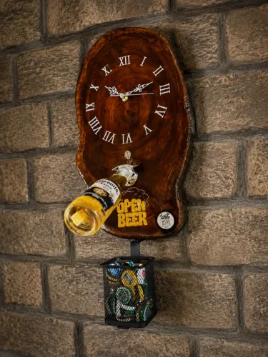 Relógio Rústico com abridor de cerveja