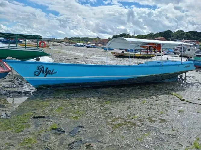 Vende se uma linda canoa, tel: *