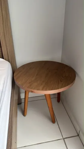 Mesa de apoio em madeira - NOVA, 1 mês de uso
