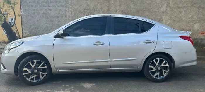 Nissan Versa Unique 1.6 16V Flexstart 4P Aut. 2017