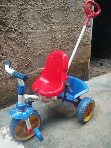 Triciclo infantil bandeirantes