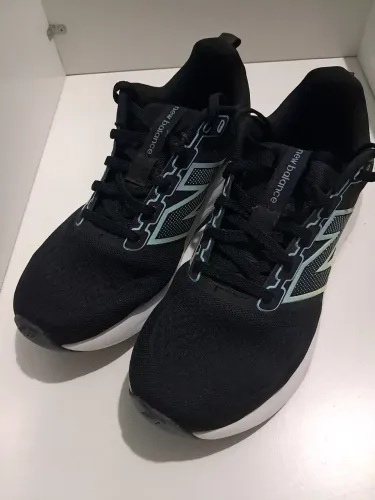 New Balance 460 V4 original, na cor preta, tamanho 40 BR.