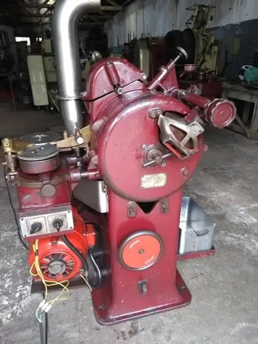 Máquina para fabricar balas, marca Hansella, modelo Robust 67A.