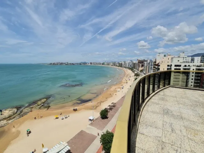 Cobertura de Beira Mar C/piscina e churrasqueira , 4 Suítes e 3 vagas de Garagem