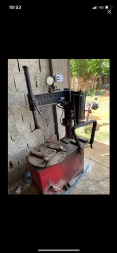 Montadora e desmontadora de pneus para borracharia maquina