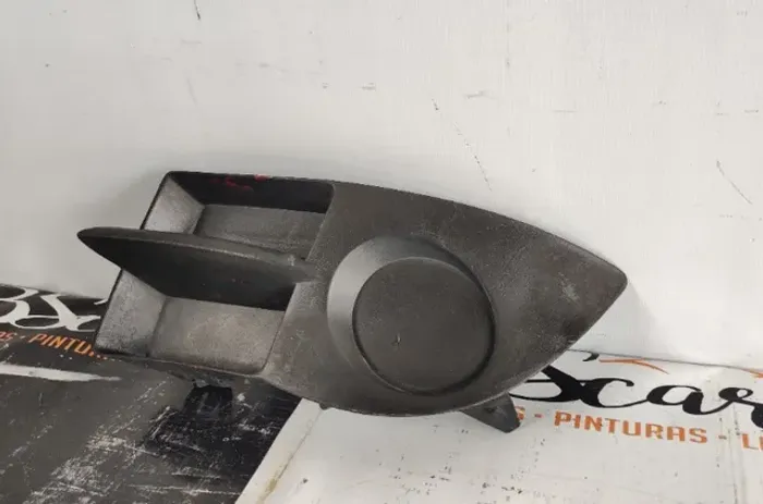 Moldura Farol Milha Lado Esquerdo renault  Clio 2006/2007/2008/2009/2010/2011/2012