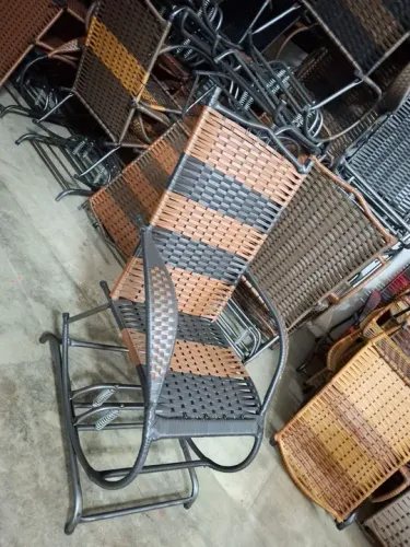 Cadeira de balanço em fibra sintético 