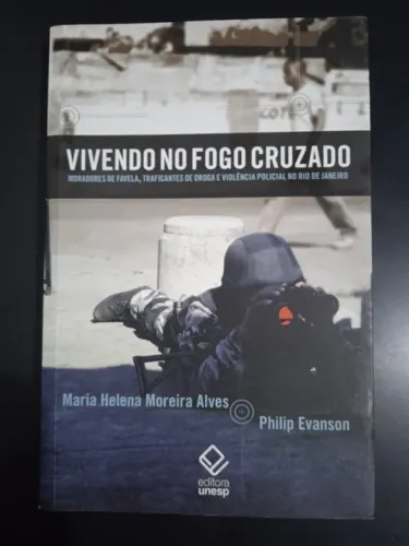 Livro - vivendo no fogo cruzado