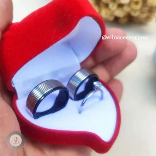 Par de Alianças 8mm com Anel e Caixa de veludo 