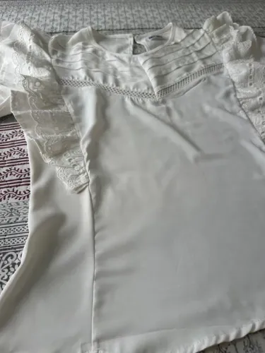Vendo Blusa Branca com Detalhes em Renda Tamanho M Nova