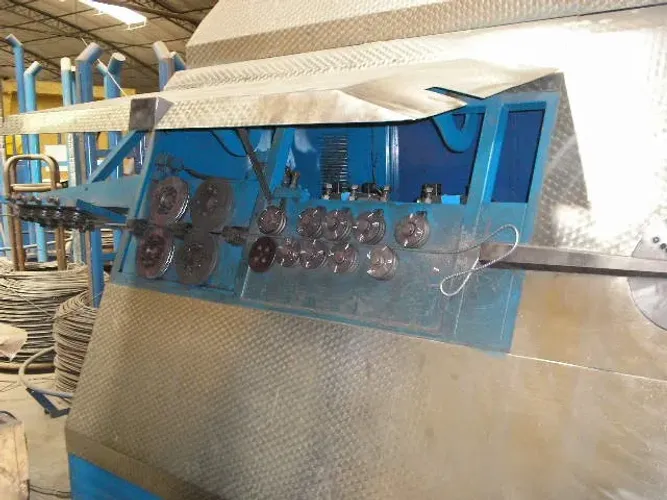 máquina estribadeira 