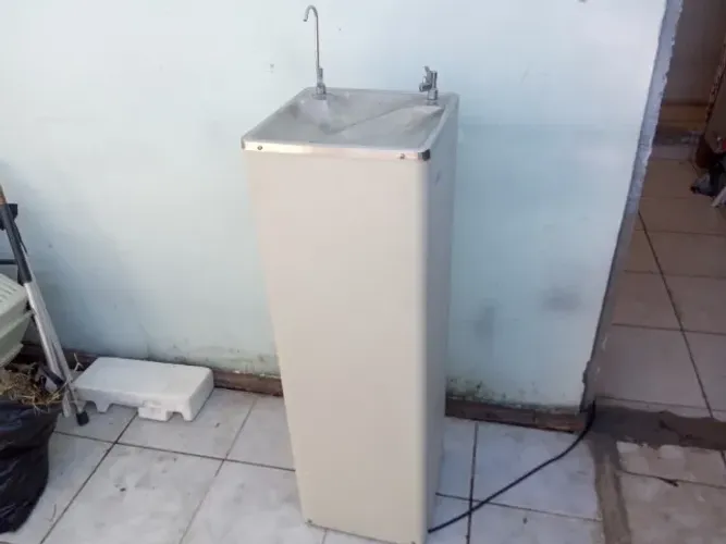 Bebedouro de coluna\purificador usado conservado,127v  funcionado perfeito