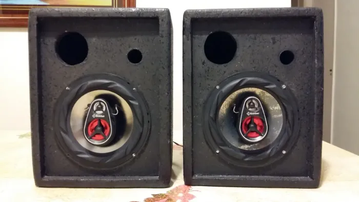 Par de Caixas de Som Bomber 60W RMS - Madeira de Qualidade - Impecáveis