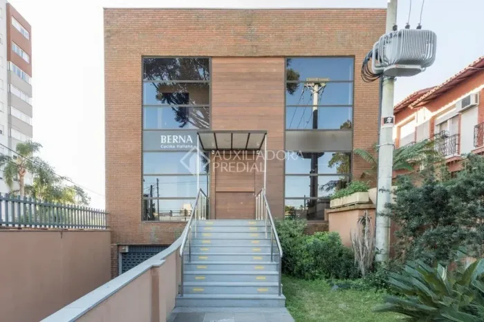 Prédio Comercial desocupado, local projetado para um restaurante 5 estrelas
