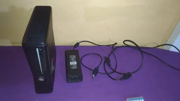 Fonte X-Box 360, original, entrada 2 pinos bom estado, envio qq local.