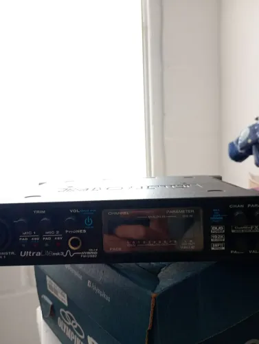Interface de Áudio - MOTU ULTRALITE MK3 HYBRID 