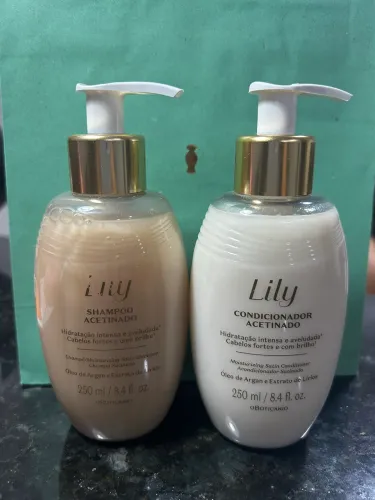 Combo shampoo e condicionador Lily o Boticário