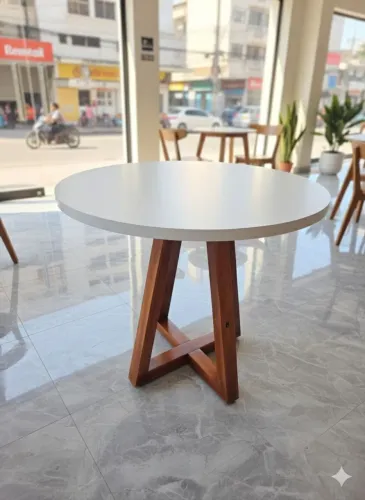 Mesa de mdf e madeira 