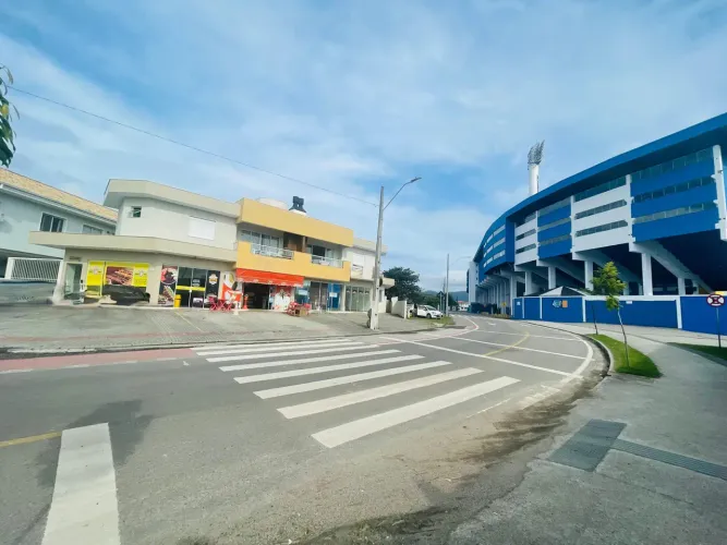 Prédio escriturado com 596 m², no Carianos, Florianópolis/SC