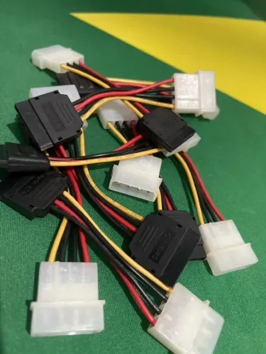 Cabos Adaptadores SATA para Energia - Diversos
