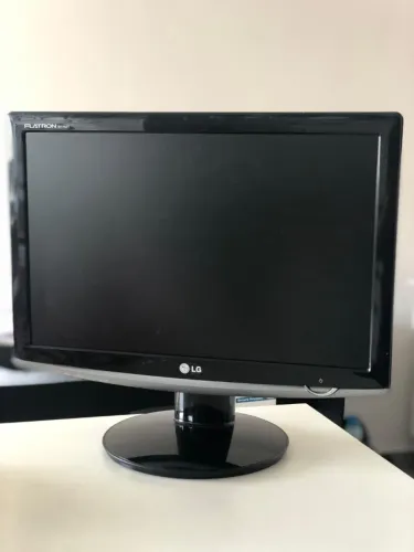 Monitor LG Flatron Modelo W1752T